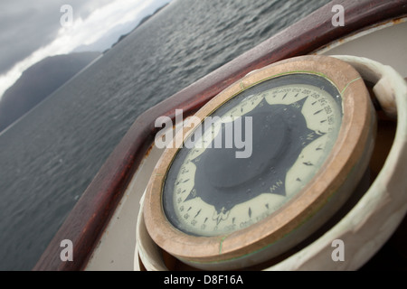 Bussola di una nave in Patagonia meridionale di fiordi in Cile Foto Stock