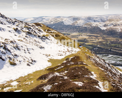 La terra dei bastioni di un antico colle fort su Caer Caradoc una famosa collina sopra Church Stretton Foto Stock