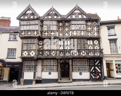 Il Feathers Hotel a Ludlow, southern Shropshire, Regno Unito costruito nel 1619 da un avvocato locale Rees Jones Foto Stock