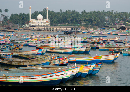 Barche da pesca in Vizhinjam, Kerala India Foto Stock