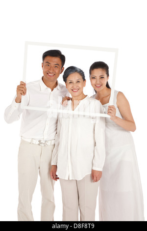 Madre,figlio e figlia tenendo il photo frame Foto Stock