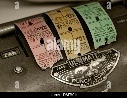 Bell Punch Bus Ticket Machine & biglietti da Coventry, England Regno Unito Foto Stock