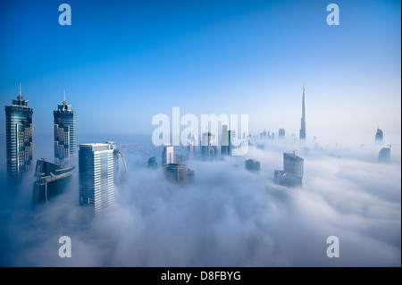Il centro di Dubai in caso di nebbia fitta, EMIRATI ARABI UNITI Foto Stock