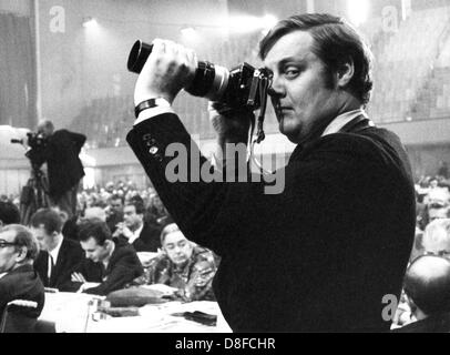 Il figlio maggiore di editore Axel Springer Cäsar, Axel Springer jr., è fotografo presso la Federal xix conferenza di partito della FDP nel 1968. Foto giornalista che ha costruito il successo di un agenzia di immagine sotto l'alias 'Sven Simon', si è suicidato il 3 di Gennaio in 1980 all'età di 38. Foto Stock