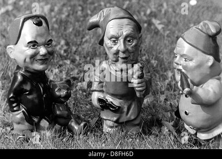 Giardino gnomi in Lauterbach (Hesse) come (l-r) Willy Brandt, Konrad Adenauer e Ludwig Erhard, fotografato in estate 1965. Foto Stock