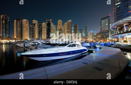 Dubai Marina di notte, EMIRATI ARABI UNITI Foto Stock