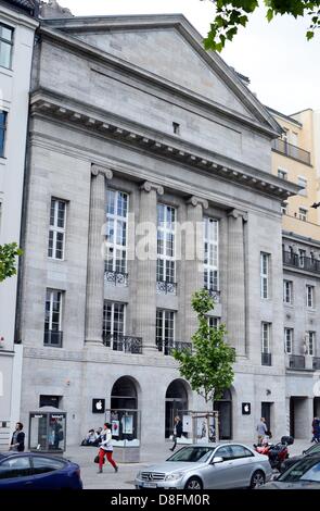 Il primo Apple Store è raffigurato nella Berlin-Charlottenburg, Germania, 27 maggio 2013. Il nuovo negozio si trova nella ex sala cinematografica "Haus Wien." Foto: Jens KALAENE Foto Stock