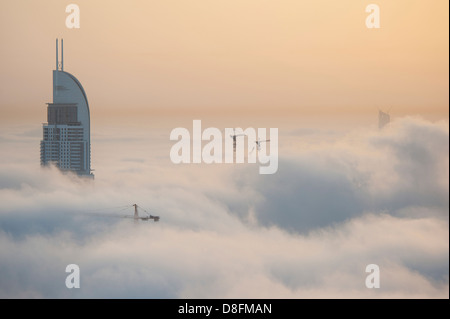 Il centro di Dubai in caso di nebbia fitta, EMIRATI ARABI UNITI Foto Stock
