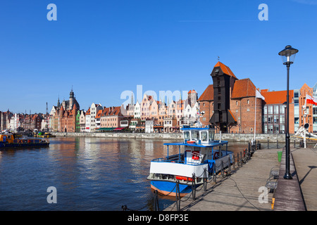 Vecchia barca sullo sfondo panorama di Danzica, Polonia. Foto Stock