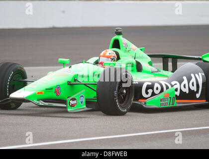 Indianapolis, Stati Uniti d'America. Il 26 maggio 2013. James Hinchcliffe (27) durante la Indianapolis 500 al Motor Speedway di Indianapolis in Speedway, a. Credito: Cal Sport Media / Alamy Live News Foto Stock