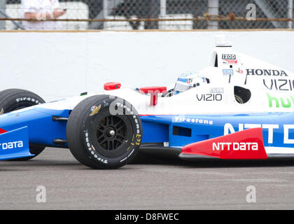 Indianapolis, Stati Uniti d'America. Il 26 maggio 2013. Ryan Briscoe (6) durante la Indianapolis 500 al Motor Speedway di Indianapolis in Speedway, a. Credito: Cal Sport Media / Alamy Live News Foto Stock