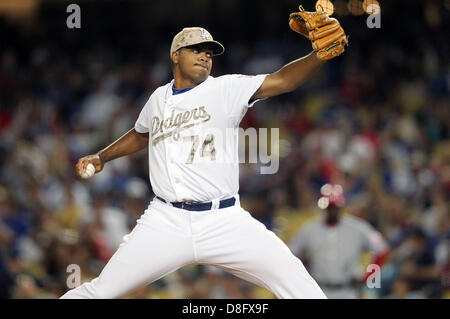 Los Angeles, California, USA. Il 27 maggio 2013. Los Angeles Dodgers relief pitcher Kenley Jansen (74) genera un passo durante il gioco uno dei Freeway serie tra il Los Angeles angeli e i Los Angeles Dodgers al Dodger Stadium il 27 maggio 2013 a Los Angeles, California. Rob Carmell/CSM/Alamy Live News Foto Stock