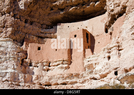 Primo piano su cliff dwellings a Montezuma Castle National Monument vicino a Camp Verde, Arizona Foto Stock