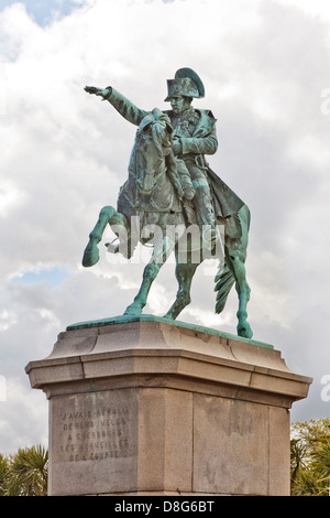 Statua equestre in bronzo, Napoléon Bonaparte con il suo primo cavallo, Cherbourg, Francia Foto Stock