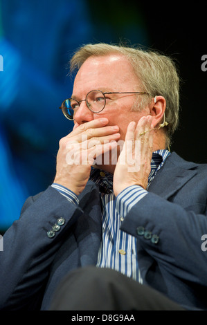 Eric Schmidt Google Presidente Esecutivo parlando sul palco a Hay Festival 2013. Hay-on-Wye, Powys, Wales, Regno Unito Foto Stock