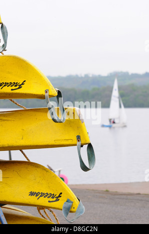 Kayak sul rimorchio al castello di Semple centro RYA, Clyde Muirshiel Parco Regionale Foto Stock