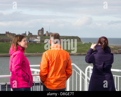 I passeggeri su un traghetto in Olanda lasciando North Shields nei pressi di Newcastle, Regno Unito. Foto Stock