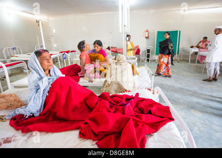 Clinic presso il Kumbh Mela, Allahabad, India Foto Stock