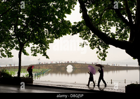 Il famoso Ponte Rotto sul West Lake in Hangzhou (Cina). Foto Stock