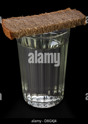 Pane cibo sul vetro della vodka Foto Stock