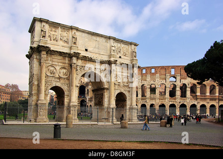 Roma Arco di Costantino e colosseo Foto Stock