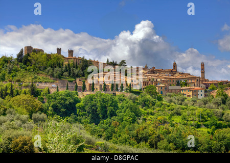 Vista panoramica di Montalcino, Siena, Toscana, Italia Foto Stock