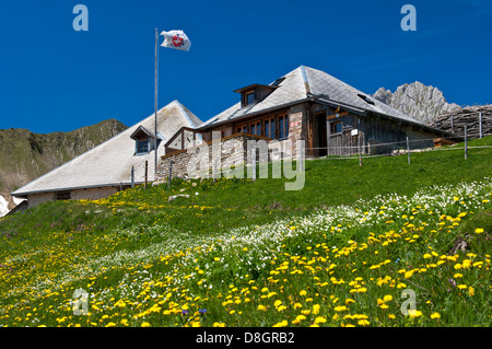 Rifugio di montagna Grubenberghuette del Club Alpino Svizzero, Gastlosen mountain range, Préalpes Fribourgeoises, Svizzera Foto Stock