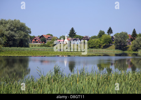 Kroatien, Lonjsko polje Natur Reservat; Sava, Fluß, Dorf Foto Stock