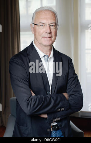 Esclusivo: ex giocatore di football e attuale presidente onorario del Bayern Monaco di Baviera Franz Beckenbauer in Amburgo il 16.05.2013. Foto: Robert Schlesinger Foto Stock