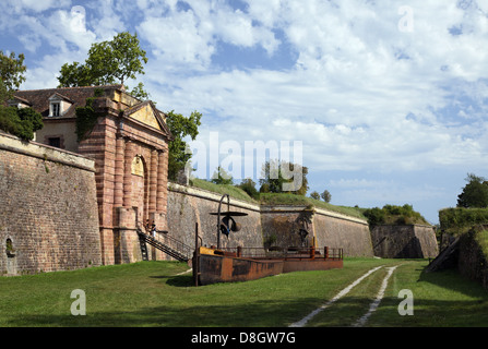 Francia, Alsazia, Neuf-Brisach, Citadel, fortezza di Vauban, l UNESCO e la Porte de Belfort (Belfort Tor) Foto Stock
