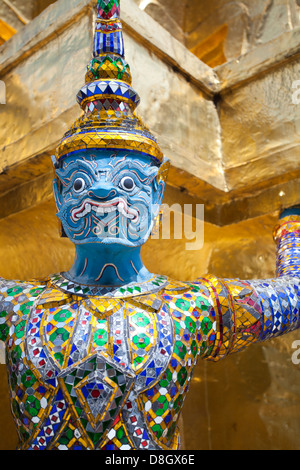 Gigantesche Statue di Buddha in Grand Palace di Bangkok Foto Stock