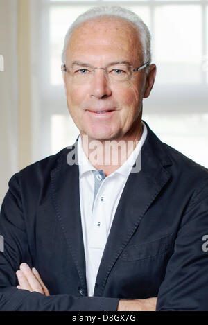 Esclusivo: ex giocatore di football e attuale presidente onorario del Bayern Monaco di Baviera Franz Beckenbauer in Amburgo il 16.05.2013. Foto: Robert Schlesinger Foto Stock