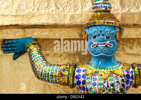 Gigantesche Statue di Buddha in Grand Palace di Bangkok Foto Stock