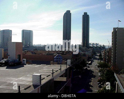 Un grande centro congressi, utilizzato per eventi, conferenze ed esposizioni. L'edificio e' stato progettato per ospitare grandi folle e varie attivita', con ampio spazio e comodita' moderne. Foto Stock