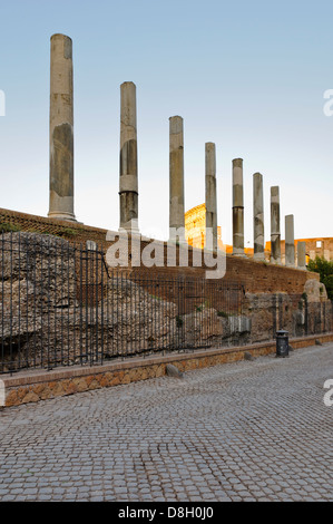 Colonne in Via Sacra, Foro Romano, Roma, Italia Foto Stock