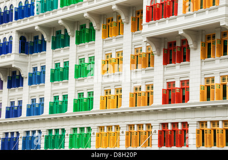 Edificio storico con vetri colorati, Singapore Foto Stock