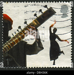 Regno Unito - circa 2006: un timbro stampato nel Regno Unito mostra immagine di Bollywood e Bhangra, suoni della Gran Bretagna, circa 2006. Foto Stock