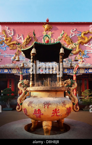 Bruciatore di incenso a diecimila buddha tempio, hong kong Foto Stock