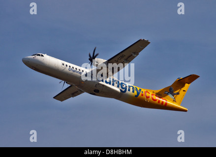 Aurigny Air Services ATR-72-500 Aircaft, l' Aeroporto di Gatwick, Sussex, Inghilterra Foto Stock
