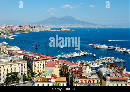 Splendida Napoli panoramica con vista sul Vesuvio e sul golfo di Posillipo Foto Stock