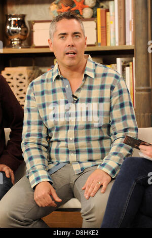 Toronto, Canada. Il 29 maggio 2013. Canadian rock band BARENAKED LADIES visiti la Marilyn Denis mostra la promozione del loro venticinquesimo anniversario e il nuovo album GRINNING STREAK. Nella foto, De Robertson. (EXI/N8N/Alamy Live News) Foto Stock