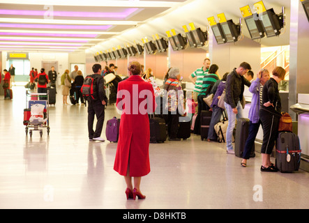 Virgin Atlantic il personale delle compagnie aeree in corrispondenza del terminale 3, aeroporto di Heathrow London REGNO UNITO Foto Stock