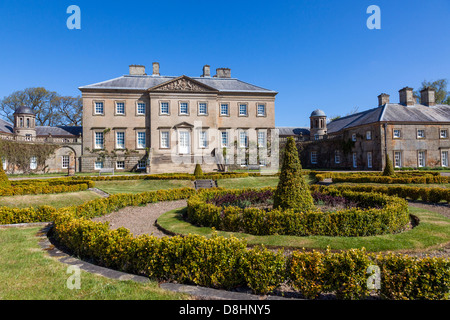 La facciata anteriore di Dumfries House, nei pressi di Cumnock, Ayrshire, in Scozia. Foto Stock