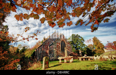 Autunno a Humbie Kirk, chiesa parrocchiale, Humbie, Lothians, Scozia, Regno Unito, EH36 5PX Foto Stock