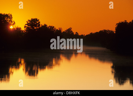 Elk283-4372 Louisiana Cajun Country, Lago Fausse Pointe parco statale, alba sul prestito di Pit Canal Foto Stock