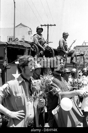 Hippies e anti guerra dimostranti protestano guerra del Vietnam e i popoli park di Berkeley Foto Stock