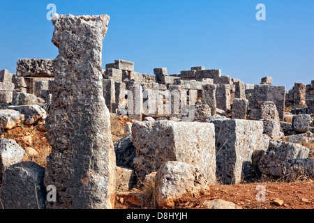 Serjilla è una delle città morte in Siria. Unico tra i Roman / rovine bizantine e improvvisamente abbandonate nel passato. Foto Stock