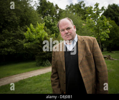 Walter Kohl, figlio dell'ex cancelliere tedesco Helmut Kohl, comporta per il fotografo in Koenigstein, Germania, 27 maggio 2013. Foto: FRANK RUMPENHORST