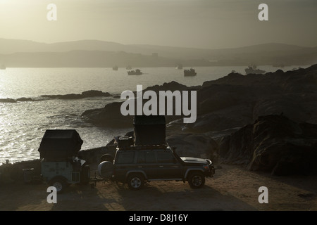 4x4 camper presso sunrise, Shark Island Camp Site, Luderitz, Namibia del Sud Africa Foto Stock