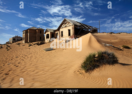 Case abbandonate, Kolmanskop città fantasma, vicino a Luderitz, Namibia, Africa Foto Stock